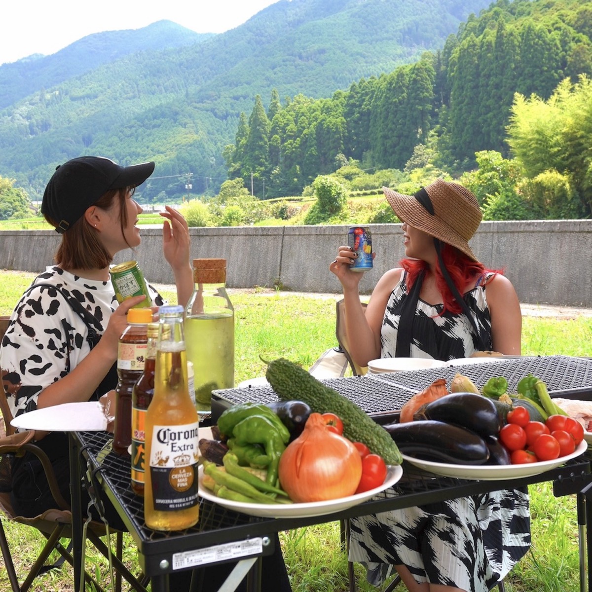 川辺のBBQ